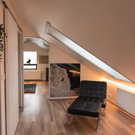شقة Scenic Penthouse - Ocean View & Skylight Windows Siglufjordur المظهر الخارجي الصورة