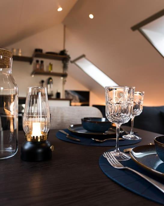 شقة Scenic Penthouse - Ocean View & Skylight Windows Siglufjordur المظهر الخارجي الصورة