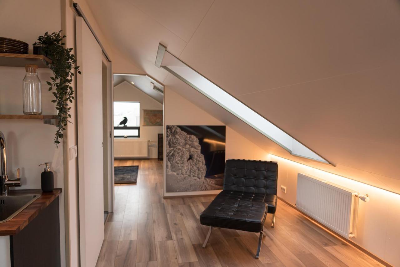 شقة Scenic Penthouse - Ocean View & Skylight Windows Siglufjordur المظهر الخارجي الصورة