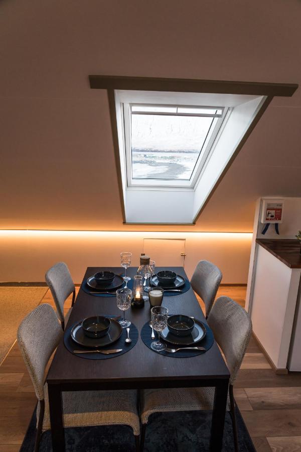 شقة Scenic Penthouse - Ocean View & Skylight Windows Siglufjordur المظهر الخارجي الصورة